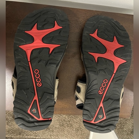 Ecco Men's Black and Tan Sandals - Picture 14 of 14